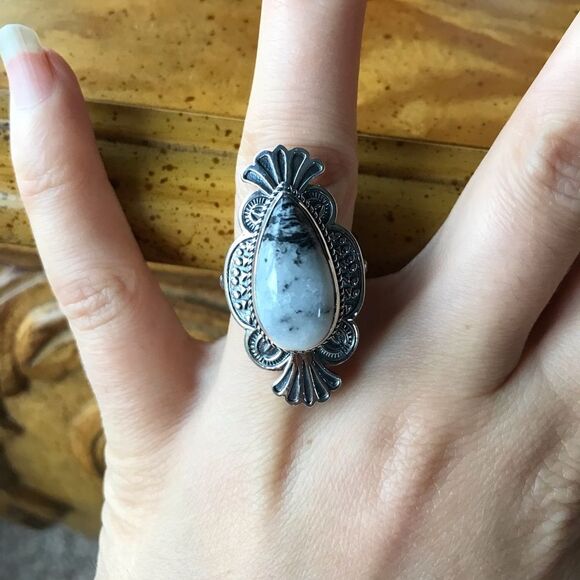 Natural White Buffalo Sterling Silver Ring Size 6 - Picture 3 of 10